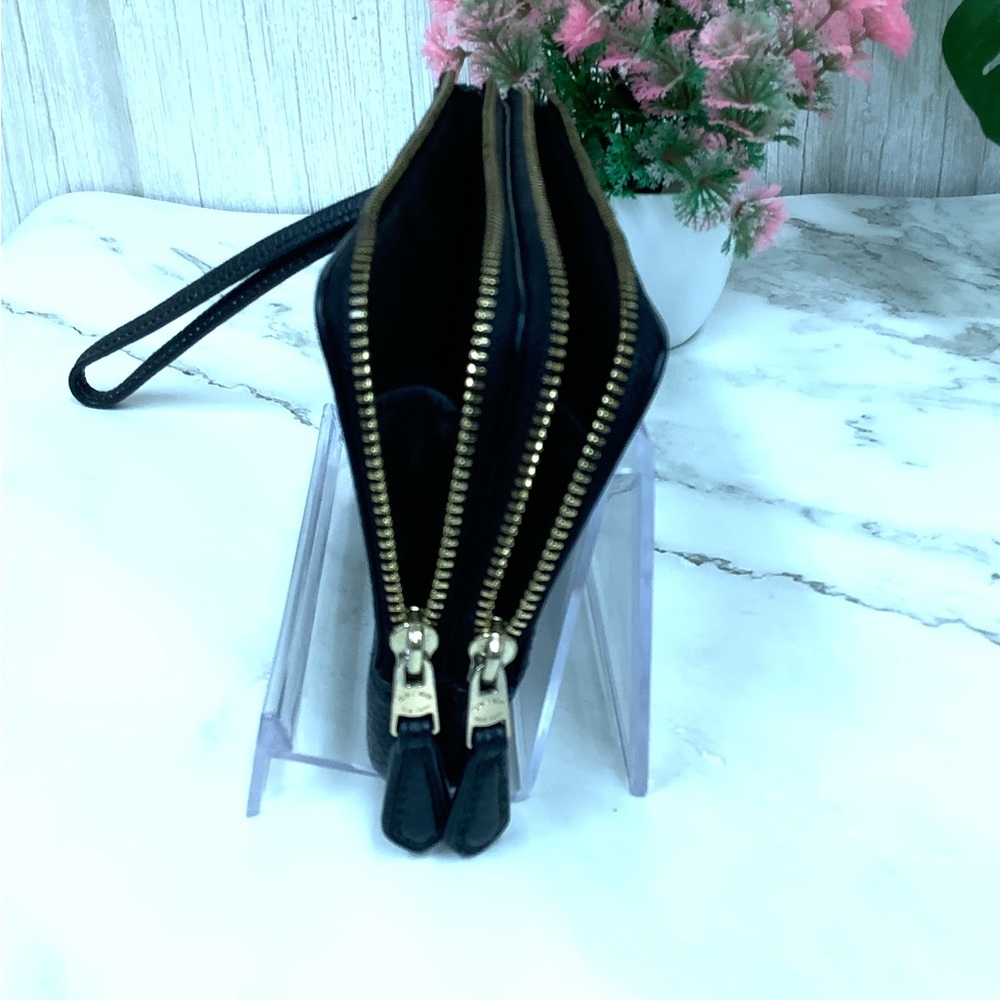 GUC Coach Pebbled Leather Black Doubled Zipper Wristlet with Gold Logo - Picture 6 of 8